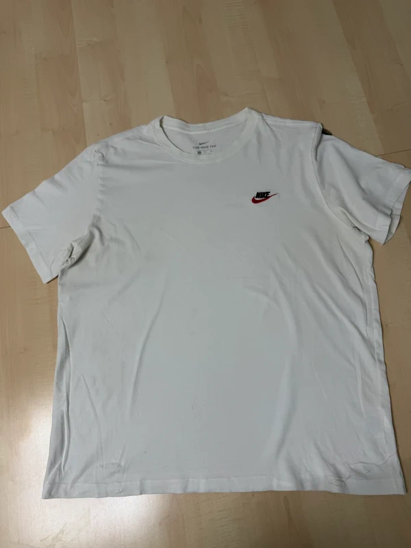 Camiseta Nike Básica Blanca Logo Bordado - Talla XL