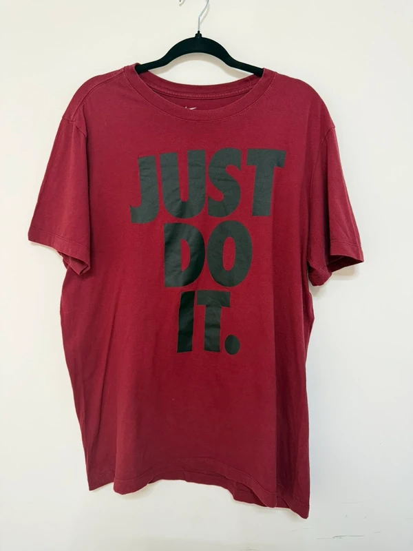 Camiseta Nike "Just Do It" Granate / Burdeos - Talla L
