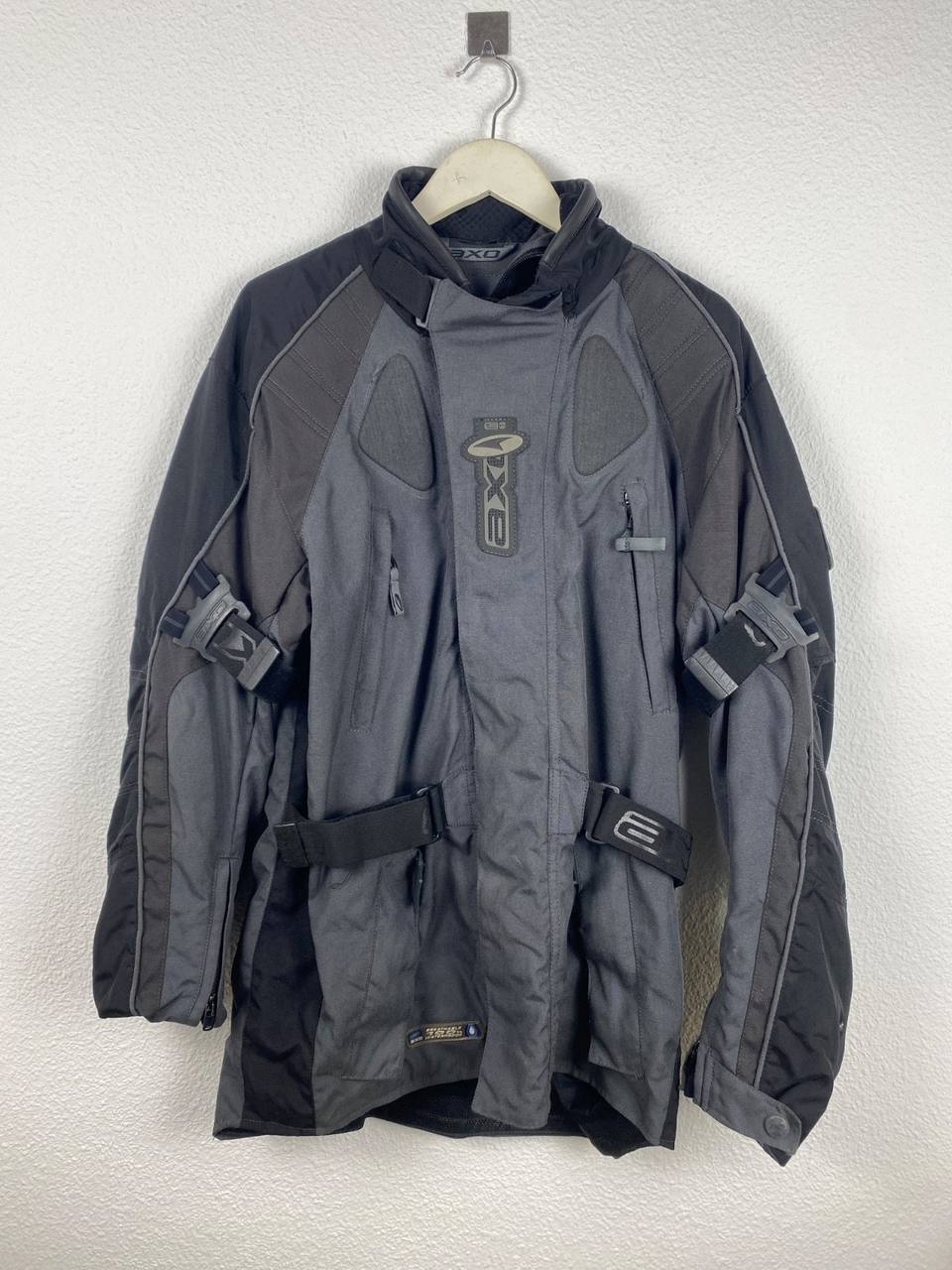 AXO chaqueta moto gris/negra impermeable protecciones