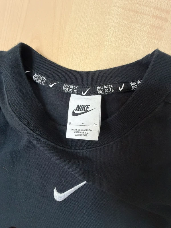 Camiseta Nike Negra Center Swoosh Espalda Big Spray Logo - Talla S — foto 5