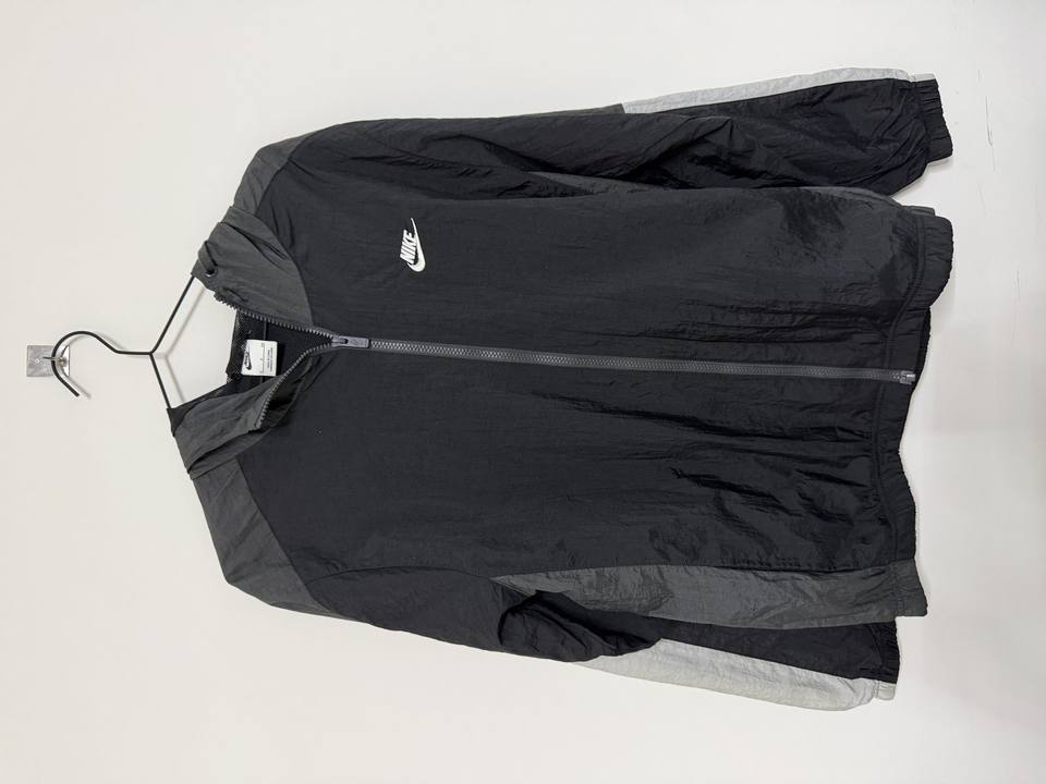 Nike cortavientos negro talla S vintage streetwear tricolor