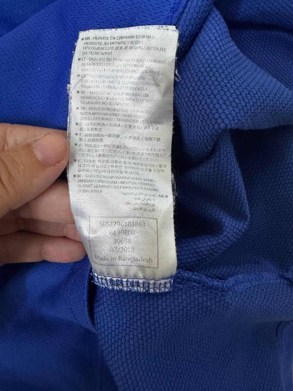Umbro camiseta deportiva azul manga corta rombo vintage — foto 6