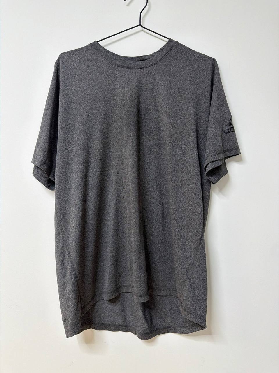Camiseta Adidas Climalite gris jaspeado manga corta deporte