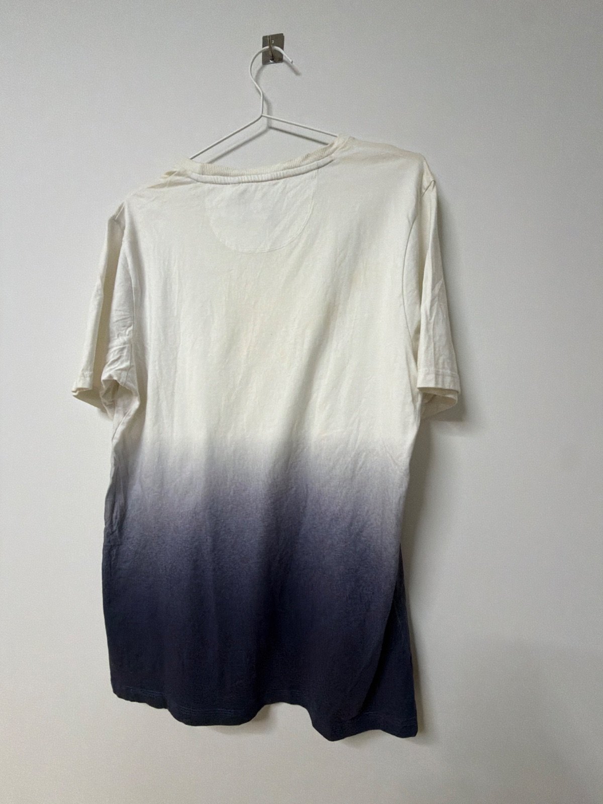 https://www.vinted.es/items/10076665336-camiseta-diesel-degradado-ombre-blancoazul-marino-talla-l — foto 2