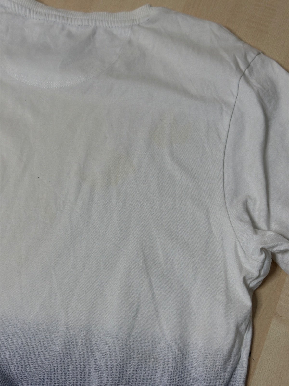 https://www.vinted.es/items/10076665336-camiseta-diesel-degradado-ombre-blancoazul-marino-talla-l — foto 9