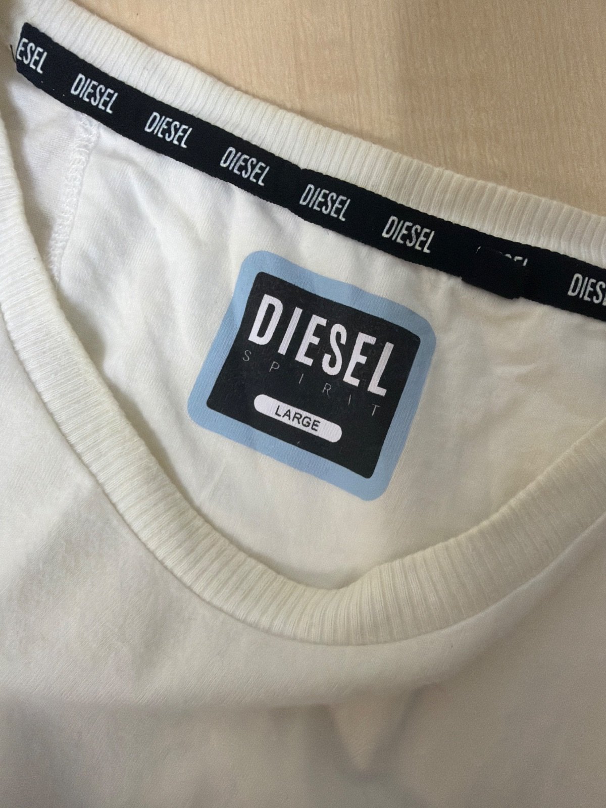 https://www.vinted.es/items/10076665336-camiseta-diesel-degradado-ombre-blancoazul-marino-talla-l — foto 6