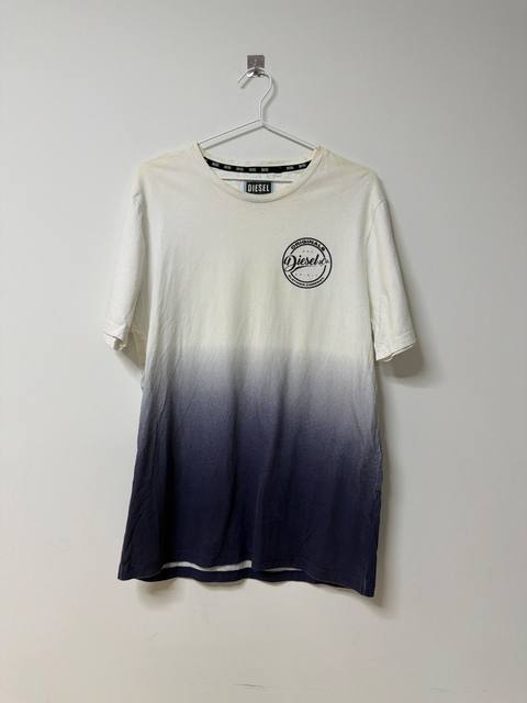 https://www.vinted.es/items/10076665336-camiseta-diesel-degradado-ombre-blancoazul-marino-talla-l