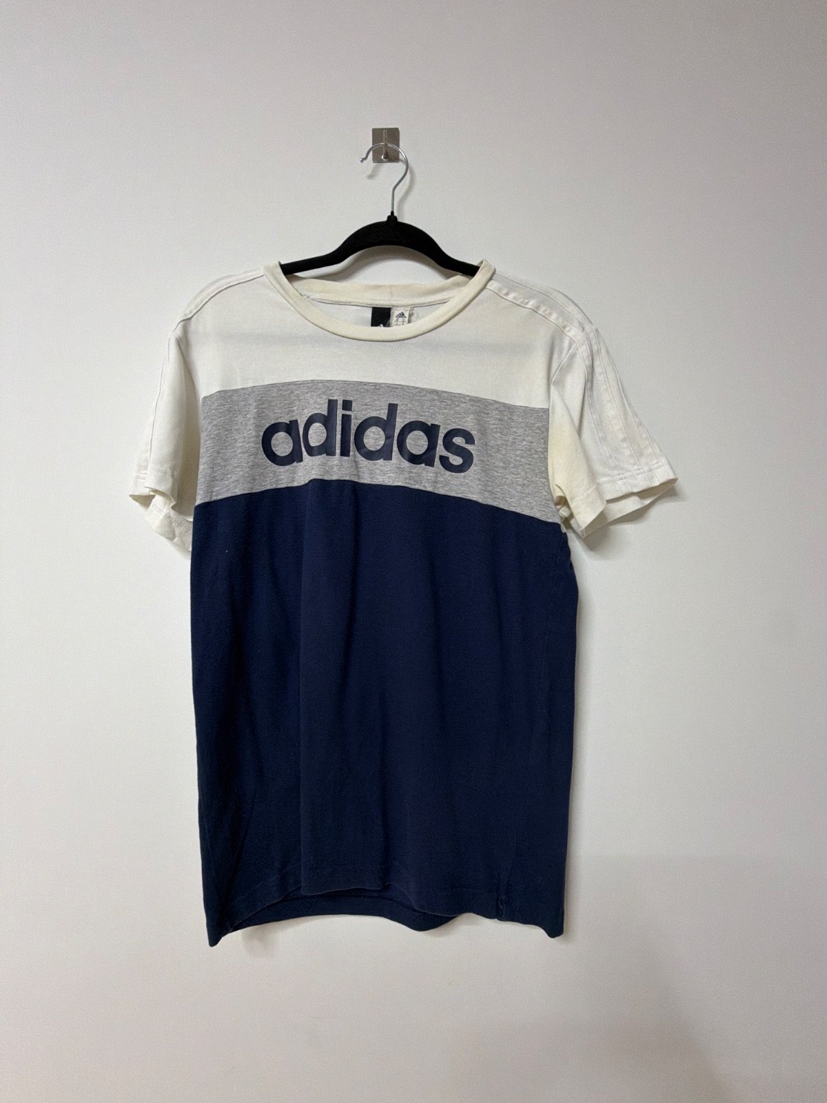 Adidas T-Shirt Men Color Block Navy Grey White Spellout Logo Size M