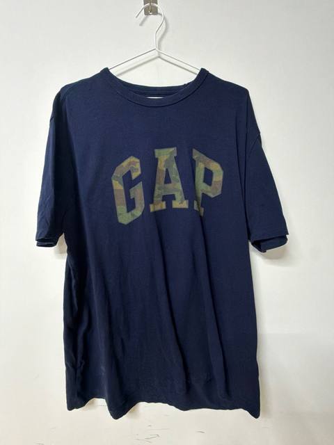 Camiseta GAP Logo Camuflaje Azul Marino Vintage Oversize