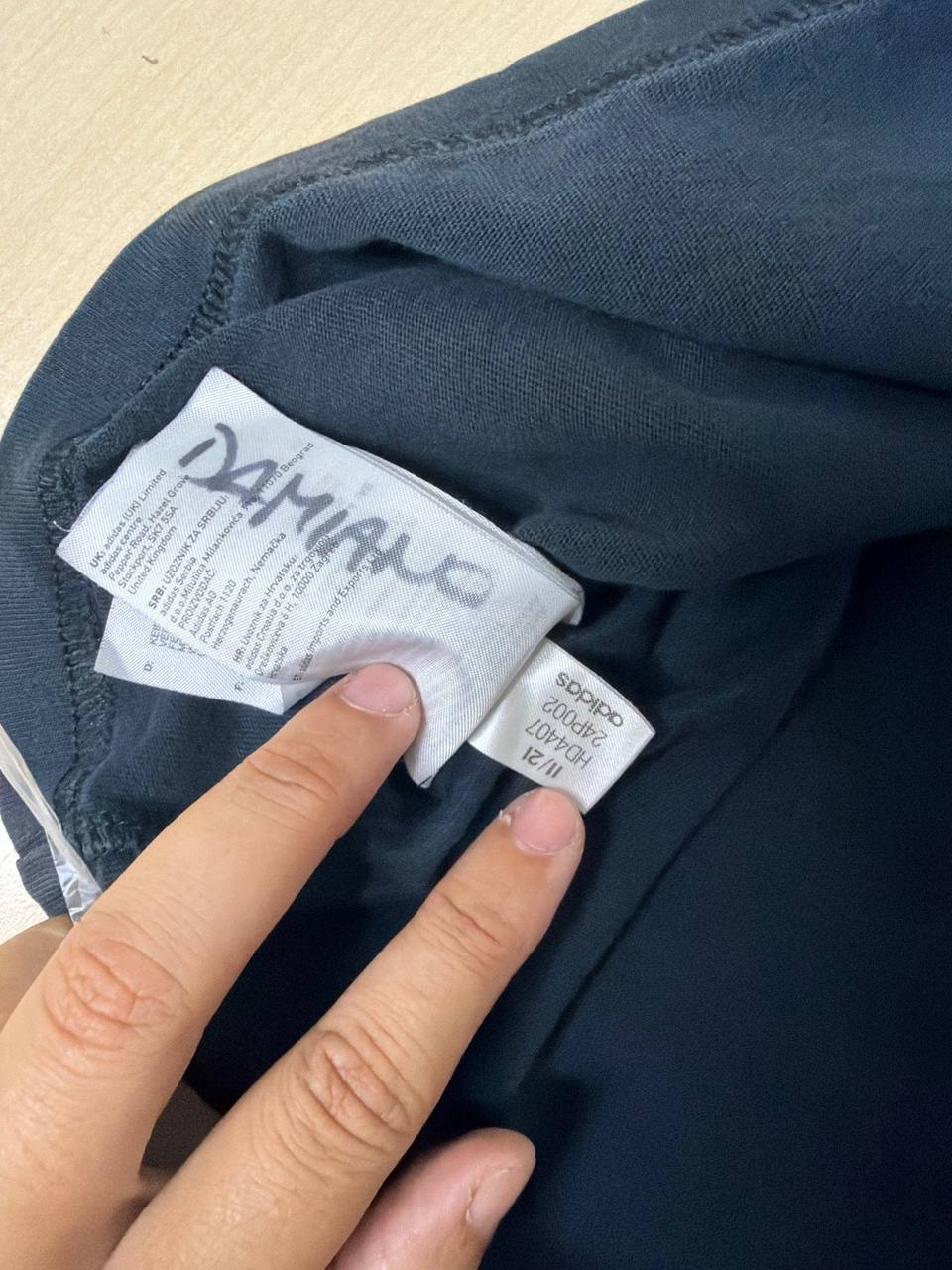 Adidas camiseta niña 13-14 años logo holográfico negra — foto 4