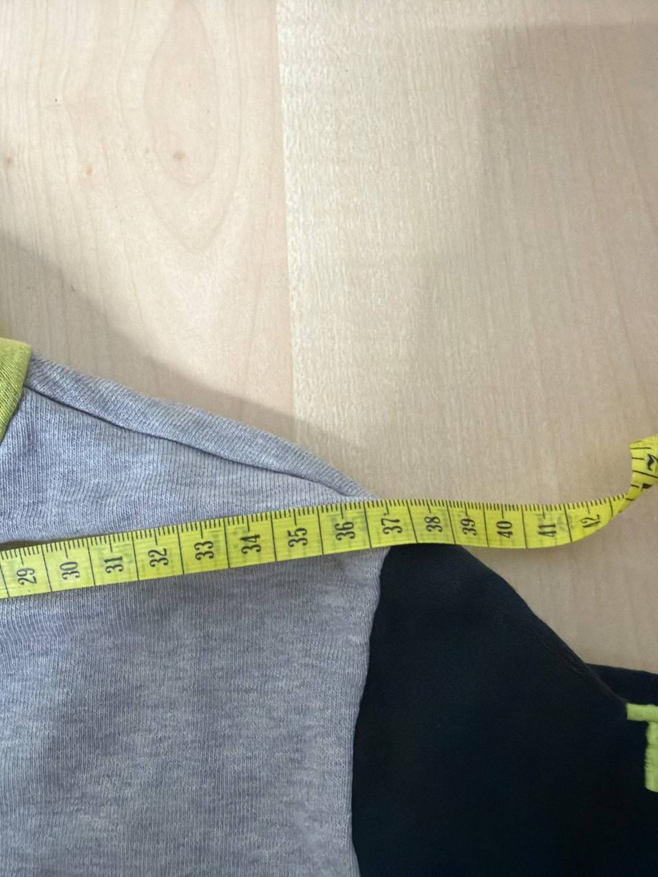 Guess sudadera capucha niño talla 10 gris negro amarillo neón, gris/negro/amarillo neón — foto 6