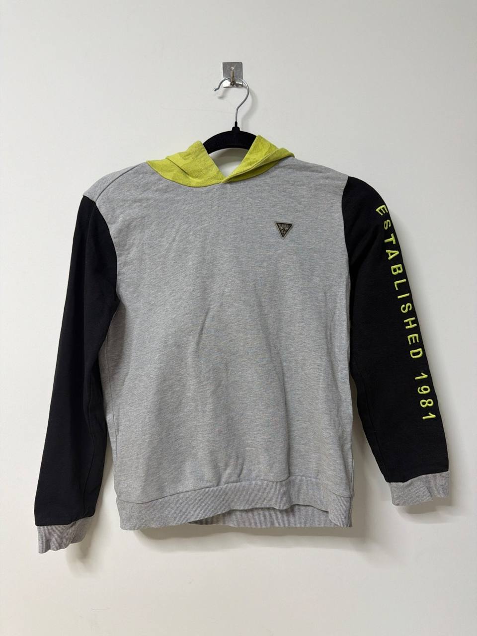 Guess sudadera capucha niño talla 10 gris negro amarillo neón, gris/negro/amarillo neón