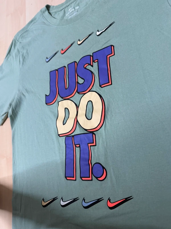 Camiseta Nike "Just Do It" Verde Salvia / Caqui - Talla S — foto 2