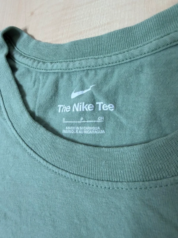 Camiseta Nike "Just Do It" Verde Salvia / Caqui - Talla S — foto 3